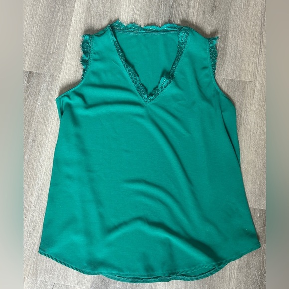 Emerald green lace trim blouse - Picture 1 of 3